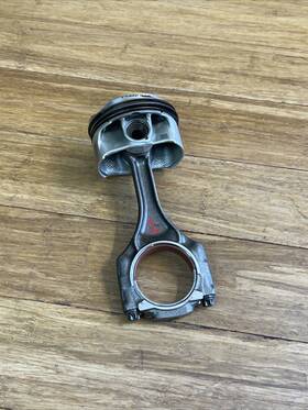 8600381 Bmw Oem 2014 - 2020 M550i G30 4.4l Engine Connecting Rod And Piston 59k Miles