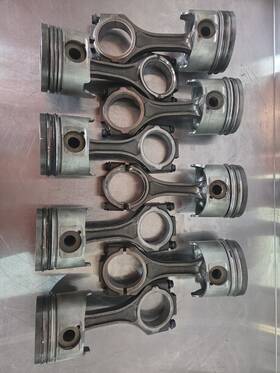 Duramax 2028208 Lb7 Connecting Rod And Piston With Wrist Pin Used Good