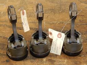 5002015 Kubota Used D722 Piston And Connecting Rod Set 3 Cyl Diesel